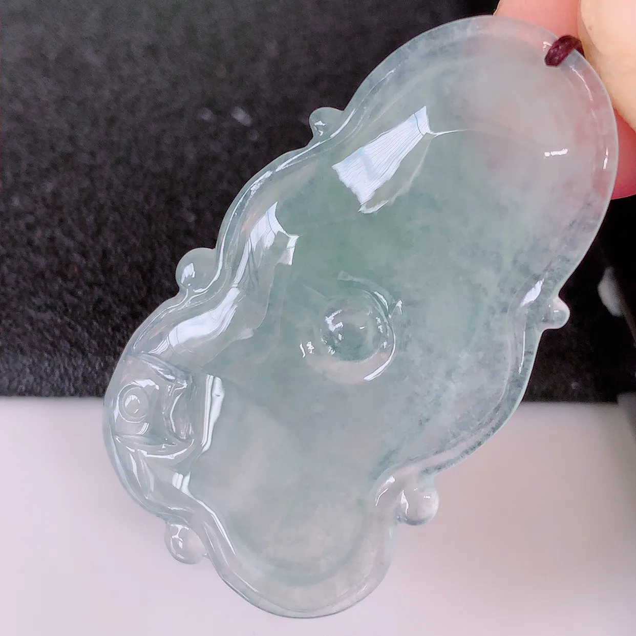 自然光实拍，冰种翡翠荷叶鱼、和和美美玉坠，财源广进，自然隐逸、荷本是素不着尘之物，有和美之寓意。#41.9