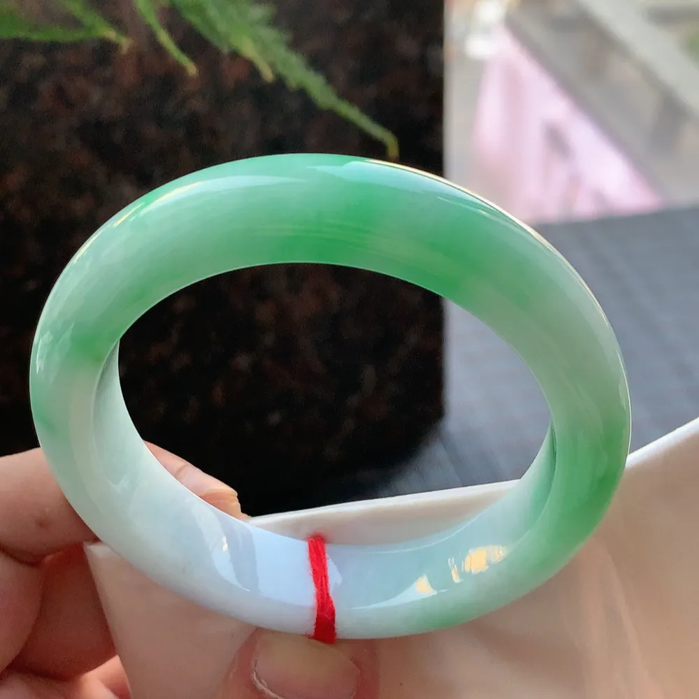 正圈一大节阳绿 无瑕 尺寸:57.2/13.3/9.2 色好