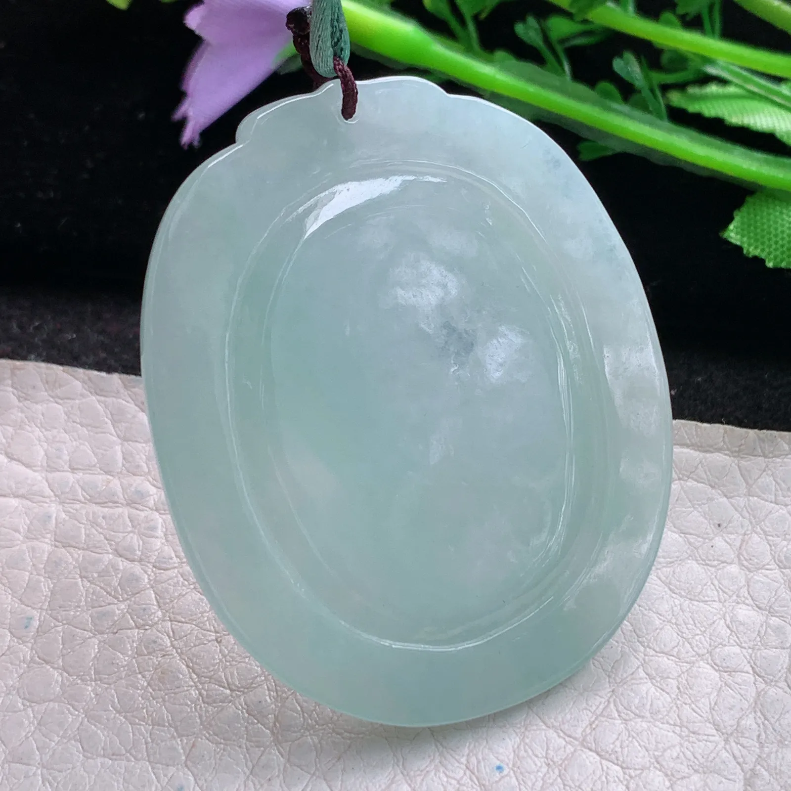 bg实拍49.5*41*5.5缅甸翡翠a货精雕浅绿上山虎 生肖虎玉吊坠 玉挂件