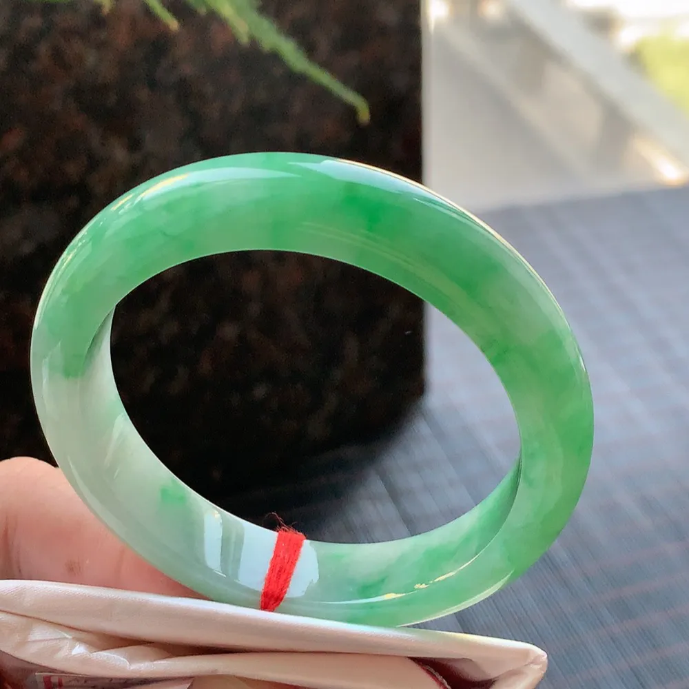 正圈冰糯阳绿 无瑕 尺寸:54.1/12.5/8 色好