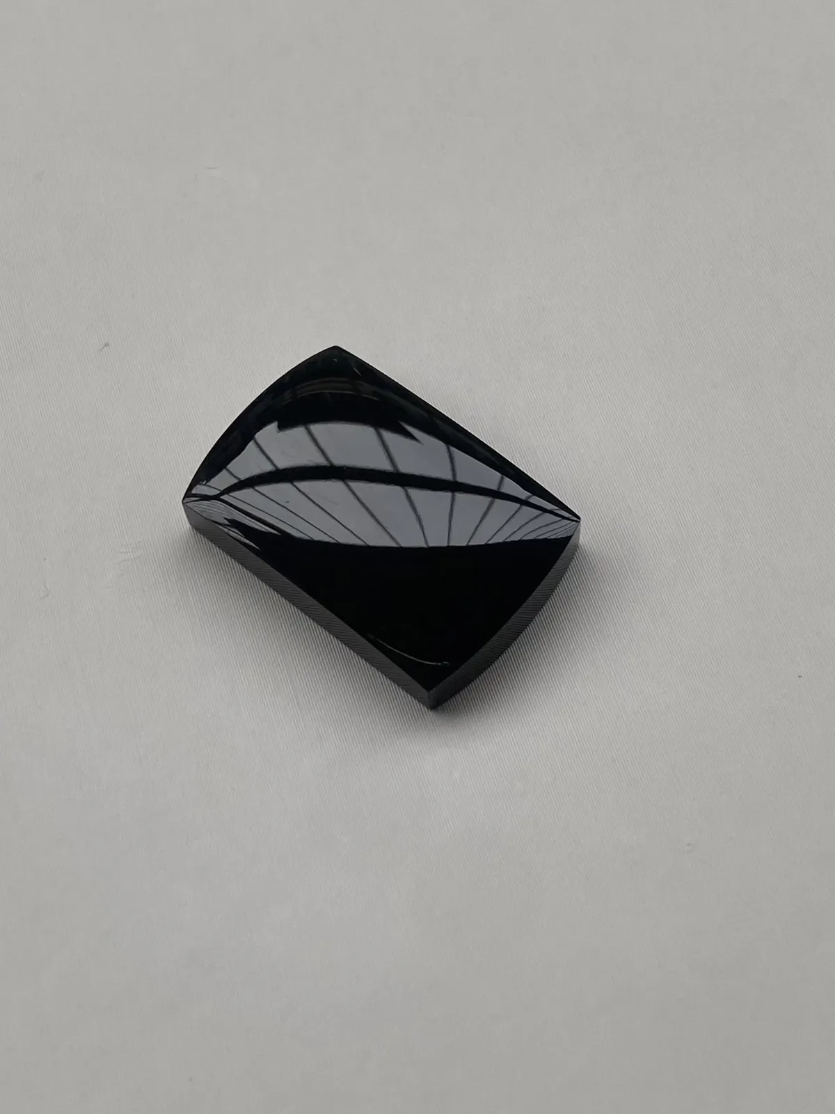 墨翠【马鞍戒面】细腻干净，黑度好、性价比高，雕工精湛，打灯透绿‘