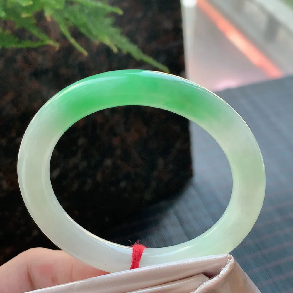 圆条冰阳绿 无瑕 尺寸:53.5/9.1 色好