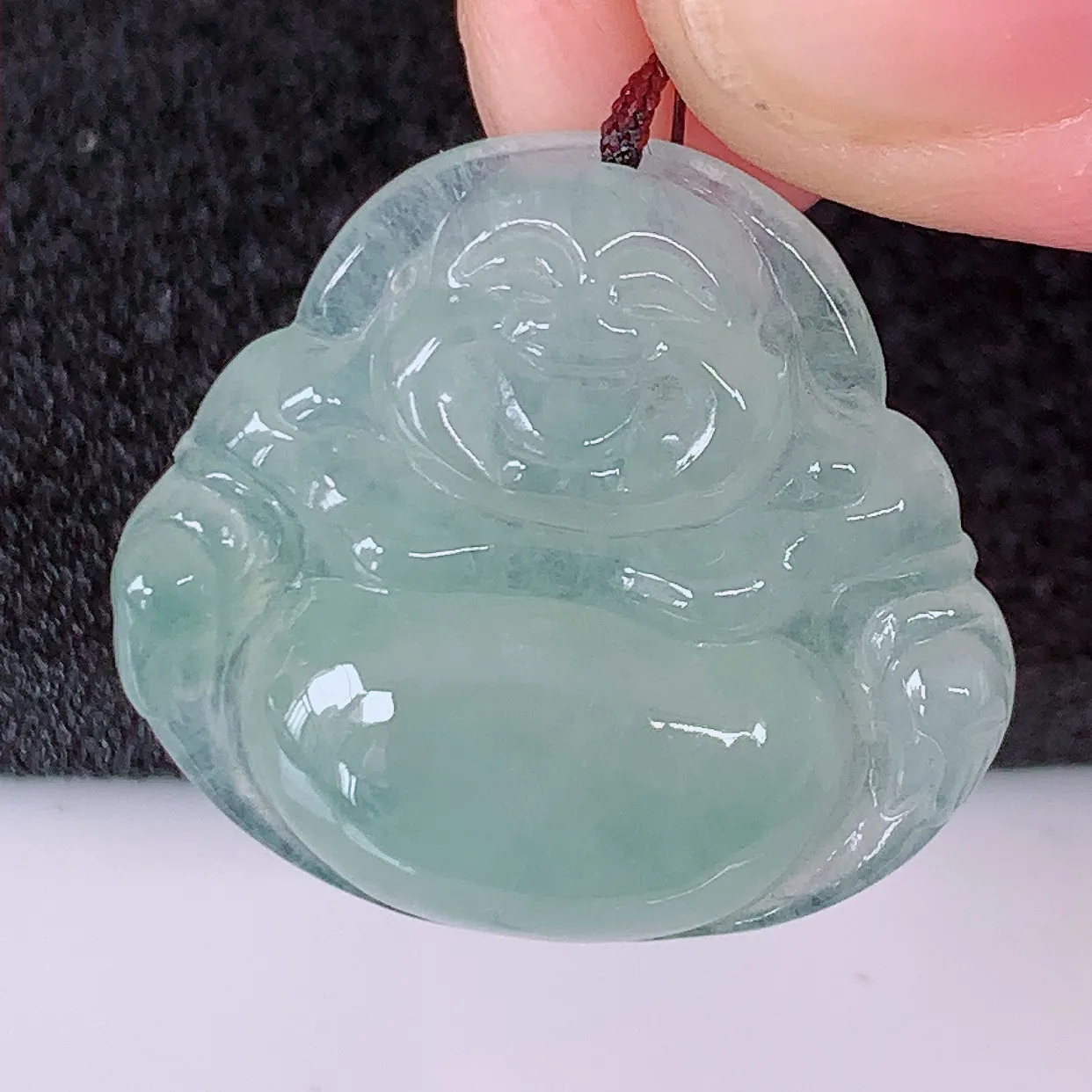 自然光实拍，冰种淡绿翡翠佛公吊坠，翡翠保平安佛公吊坠，玉质莹润，佩戴佳品，#57.9