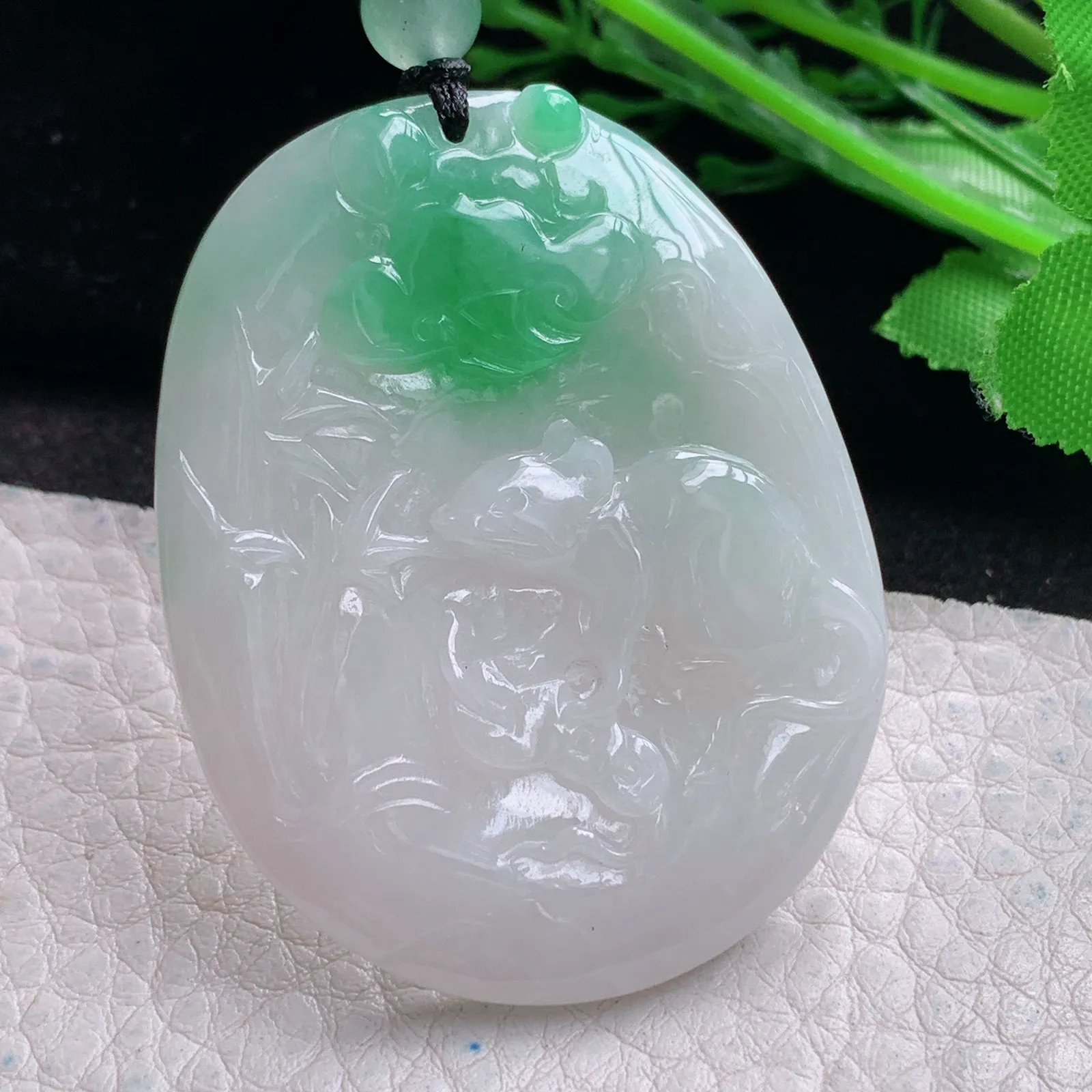 bg实拍49.5*38.9*5缅甸翡翠a货精雕飘绿招财鼠 生肖鼠玉吊坠 玉挂件