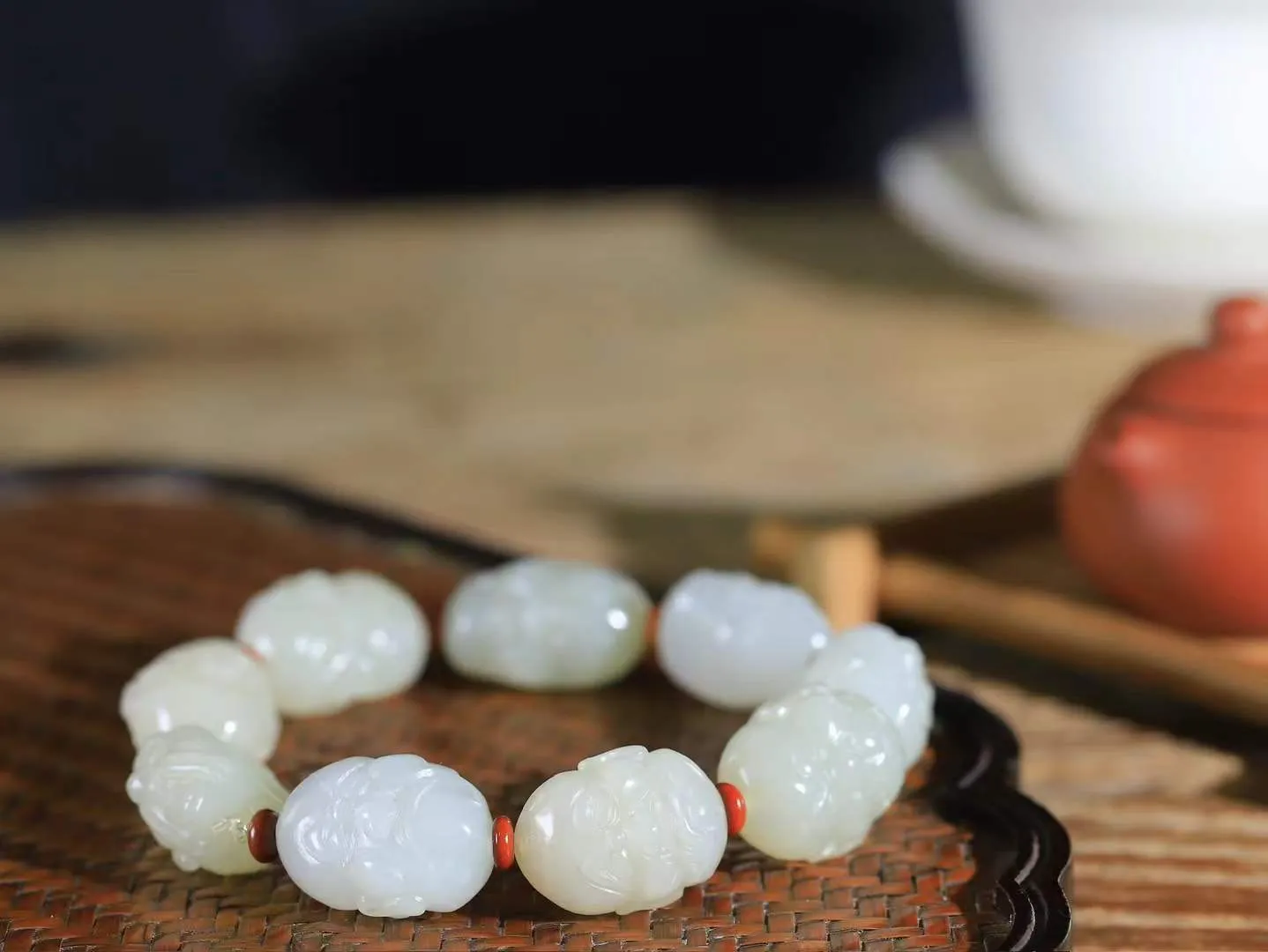 【籽.十八罗汉.手串】

新疆和田籽料罗汉手串，玉质温润细腻 油性十足 精工雕琢 整器雕工精细，