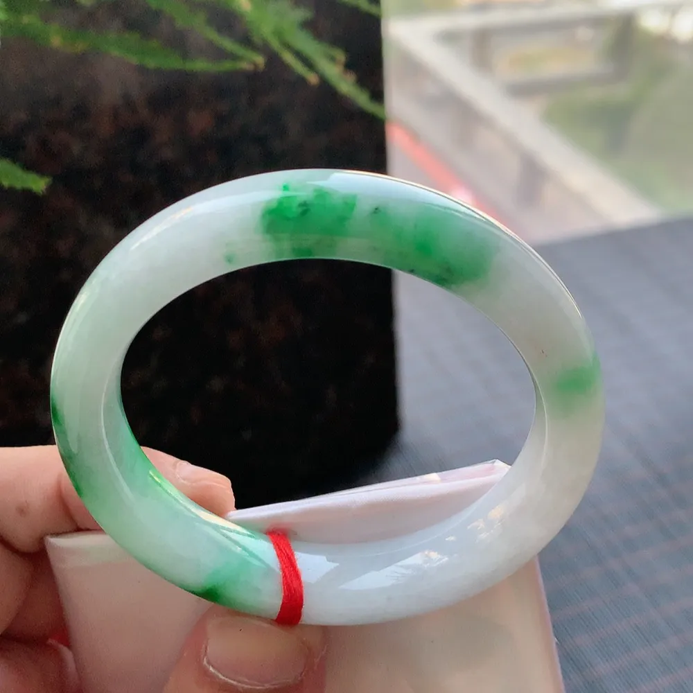 正圈冰糯翠绿 无瑕 尺寸:55.2/12.2/8,4 色好