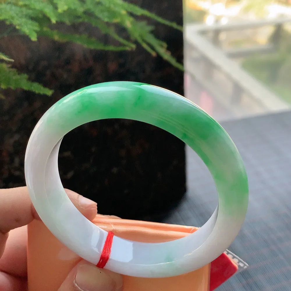 正圈一大节阳绿 无瑕 尺寸:58.3/12.8/9.1 色阳