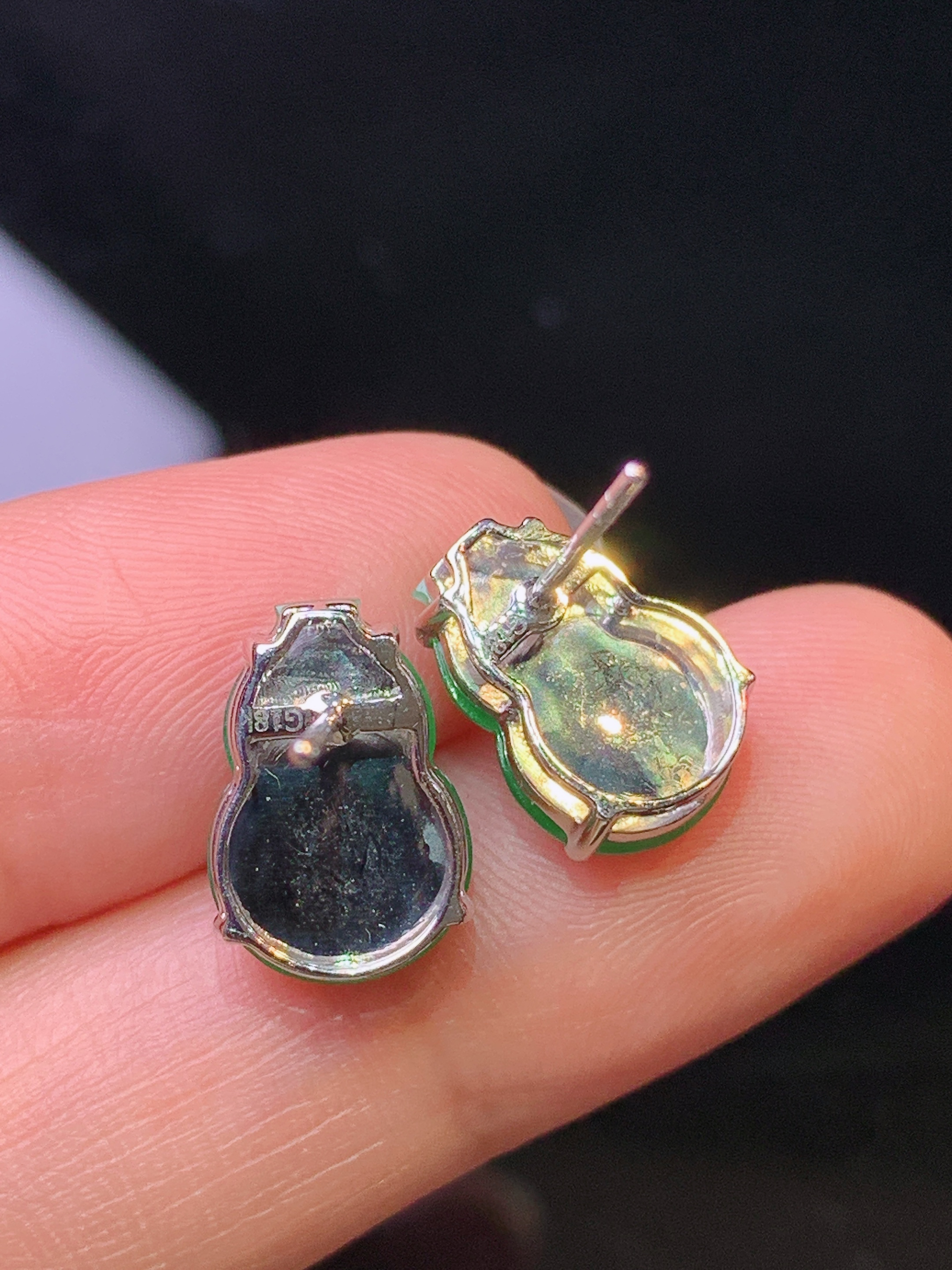 18k金镶嵌满绿葫芦耳 玉质细腻 水润亮眼 色泽艳丽 整体尺寸12.6*8.8*5.6