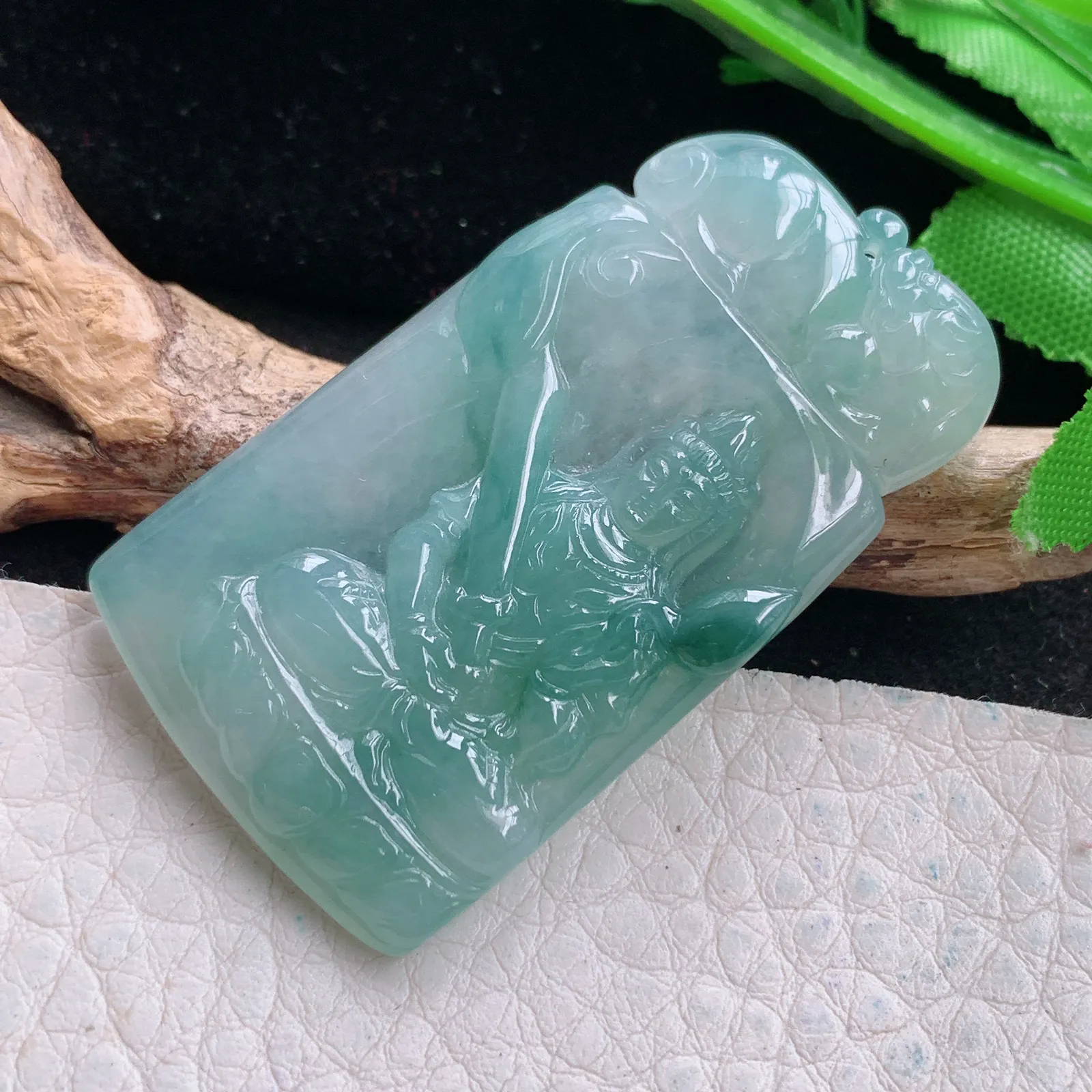 yn实拍48*27*4.4缅甸翡翠a货精雕冰飘蓝花虚空藏菩萨玉吊坠 玉挂件