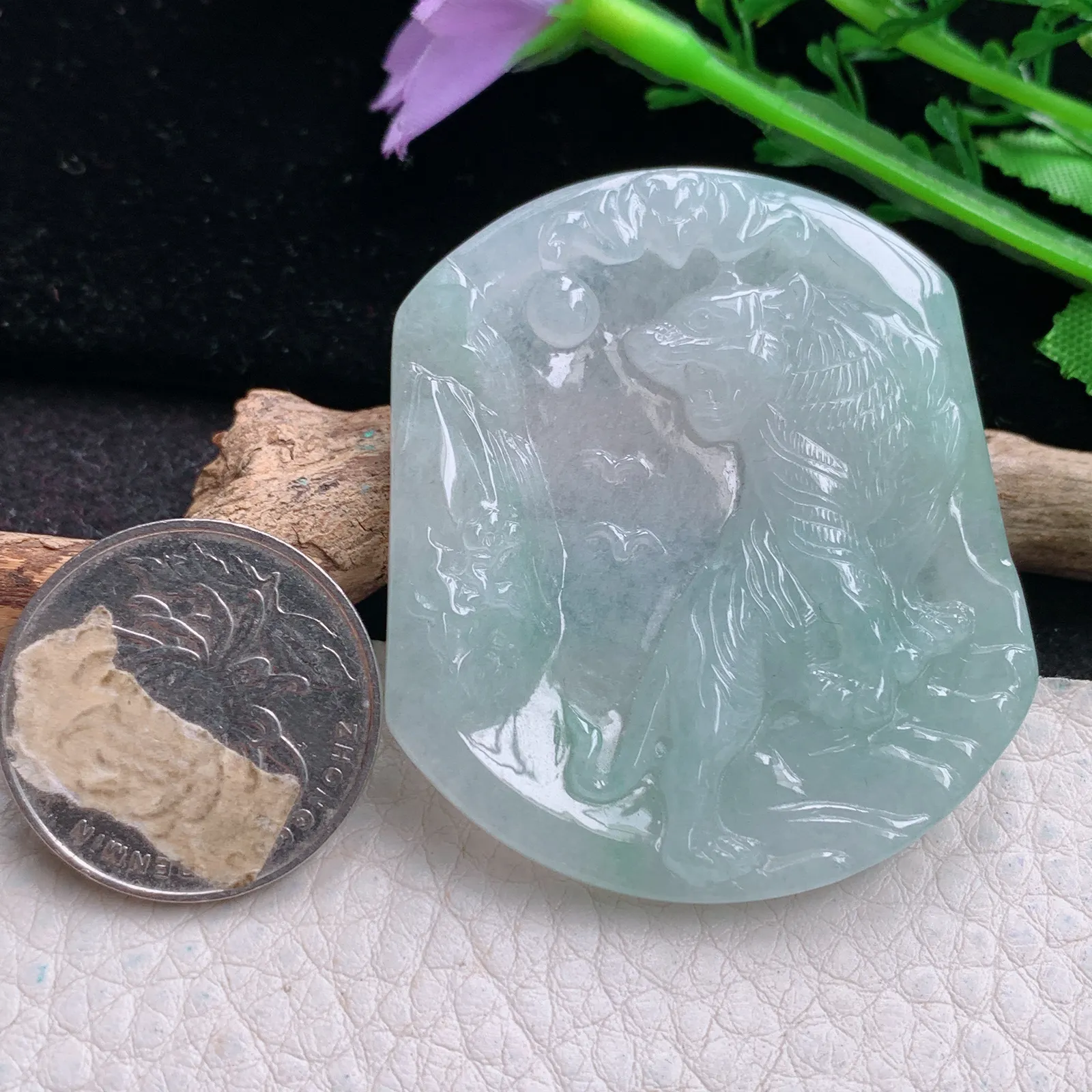 yn实拍50*43.5*5.5缅甸翡翠a货精雕飘绿花上山虎 生肖虎玉吊坠 玉挂件