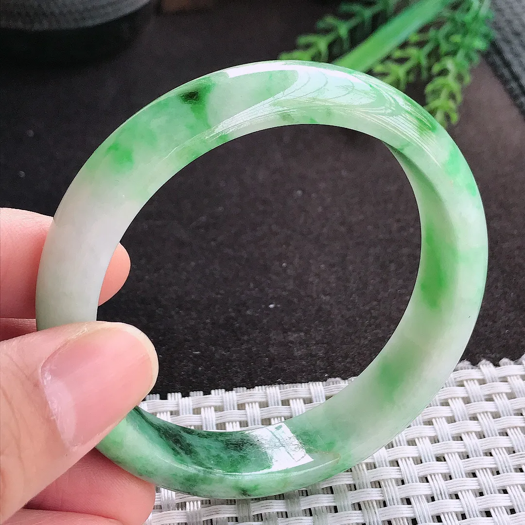 天然A货翡翠58/14/7.5老坑精美温润特色飘花飘绿手镯宽边玉镯