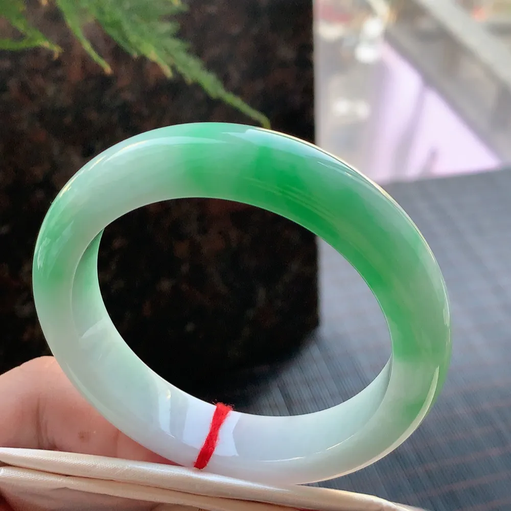 正圈一大节阳绿 无瑕 尺寸:57.2/13.3/9.2 色好