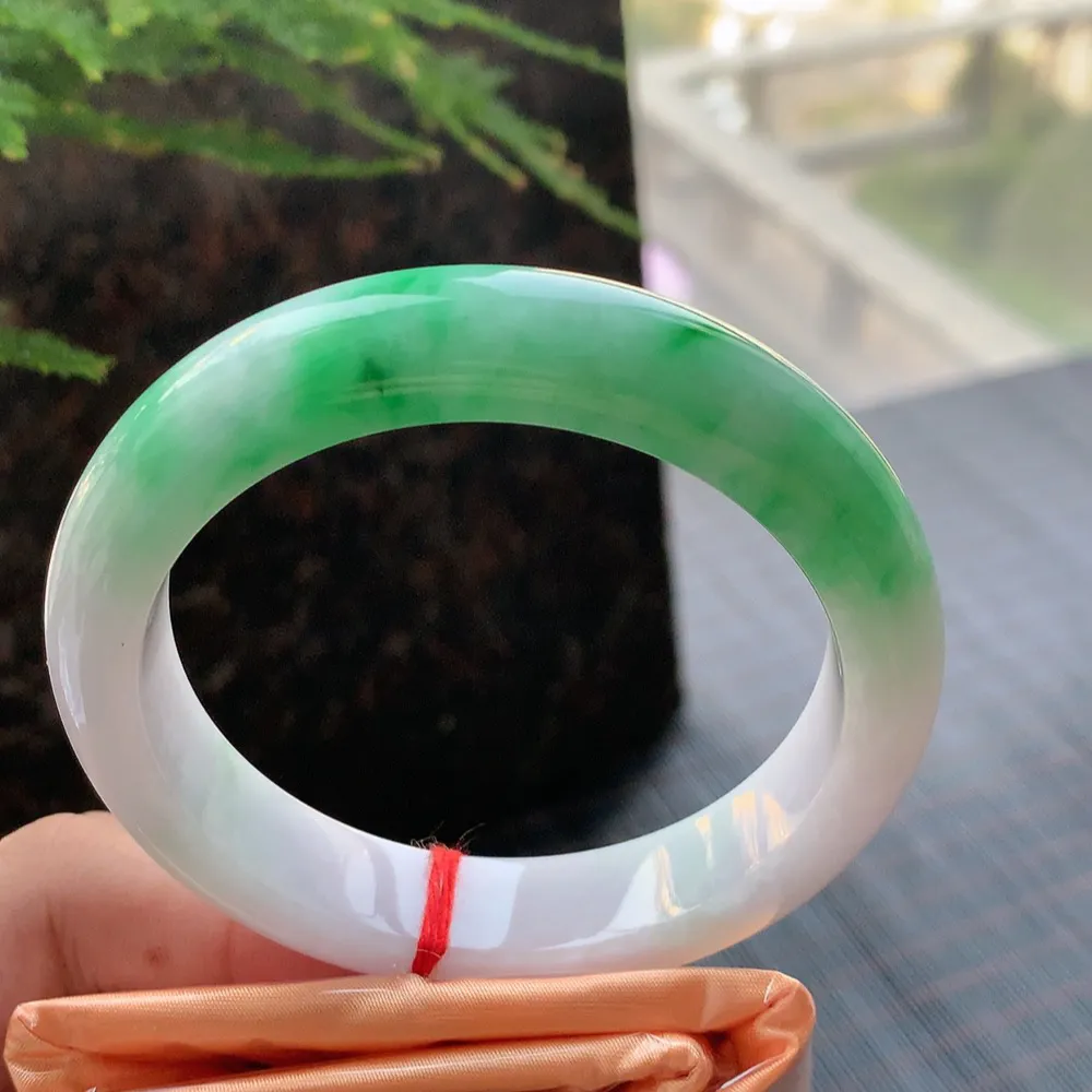 正圈一大节阳绿 无瑕 尺寸:58.3/12.8/9.1 色阳