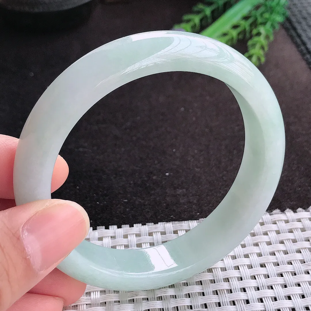 天然A货翡翠59.8/14.3/8.4老坑秀气温润天空蓝手镯宽边玉镯