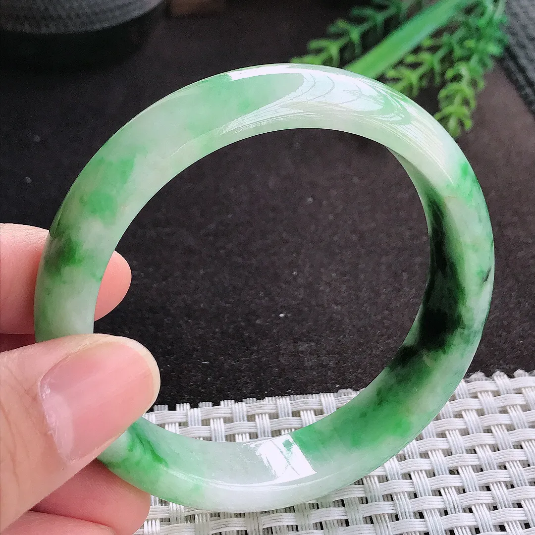 天然A货翡翠58/14/7.5老坑精美温润特色飘花飘绿手镯宽边玉镯