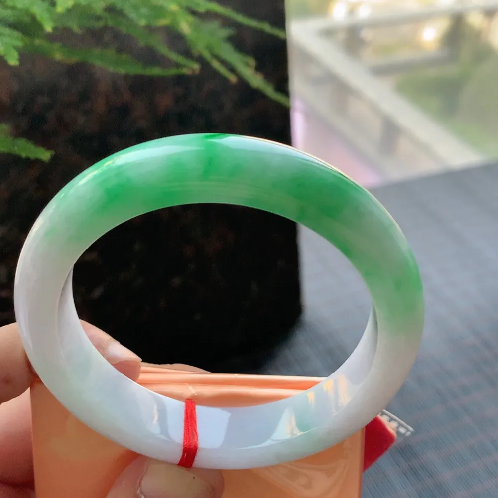 正圈一大节阳绿 无瑕 尺寸:58.3/12.8/9.1 色阳