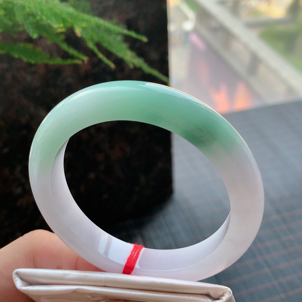 正圈冰糯春彩 无瑕 尺寸:56.1/11.4/8.9 色好