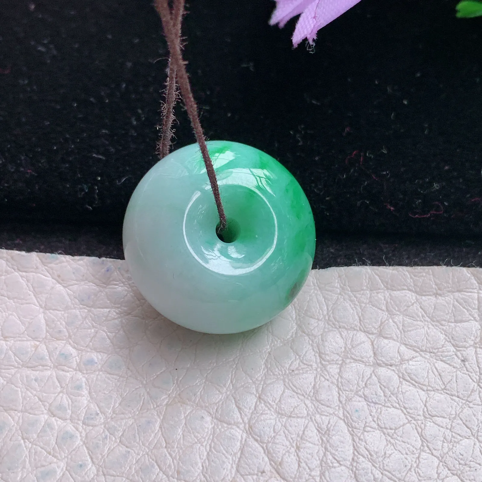 qz实拍20*12缅甸翡翠a货精雕飘花路跟通 财运亨通玉吊坠 玉挂件