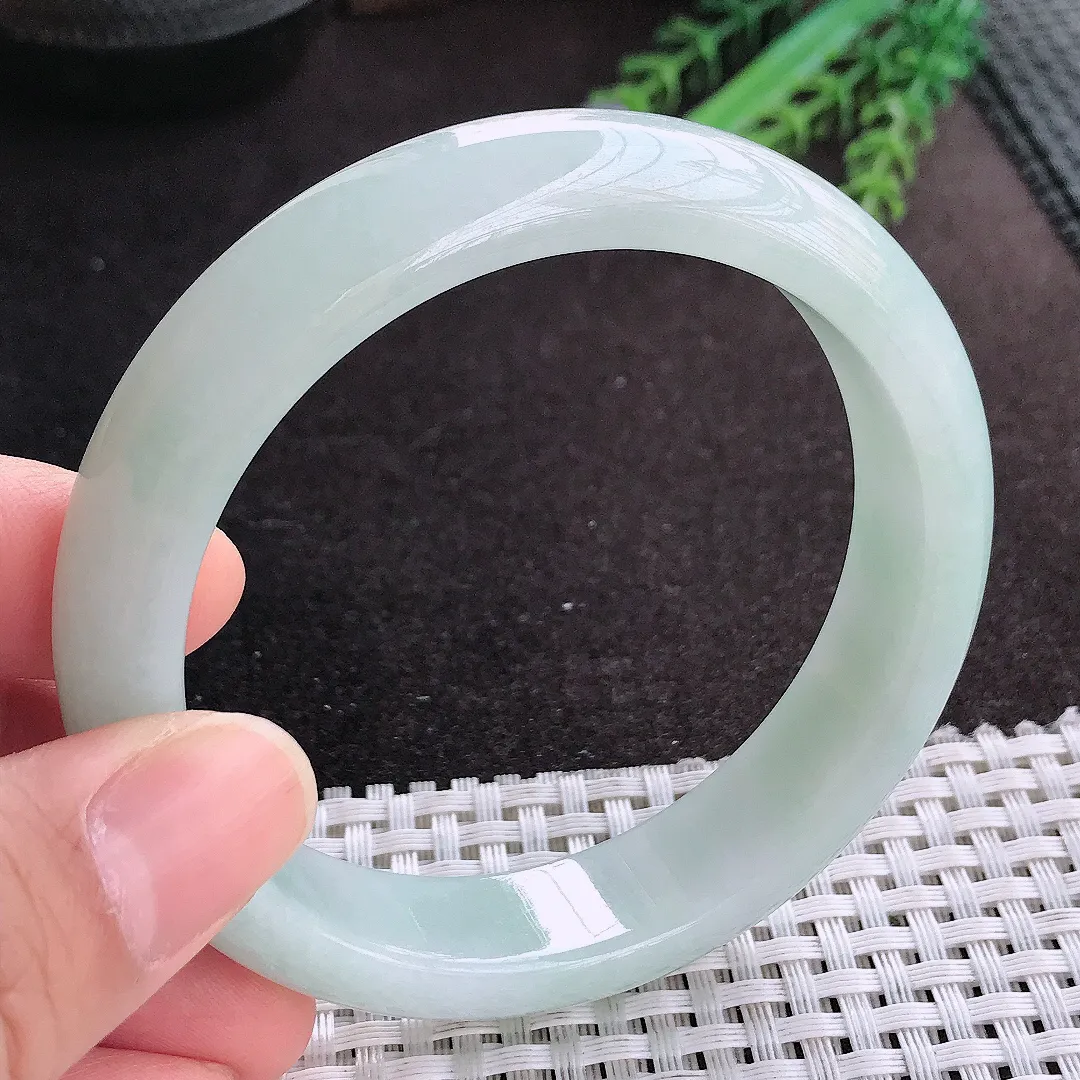 天然A货翡翠59.8/14.3/8.4老坑秀气温润天空蓝手镯宽边玉镯