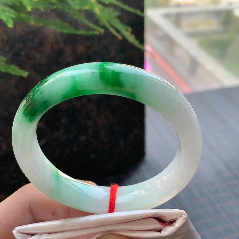 正圈冰糯翠绿 无瑕 尺寸:55.2/12.2/8,4 色好