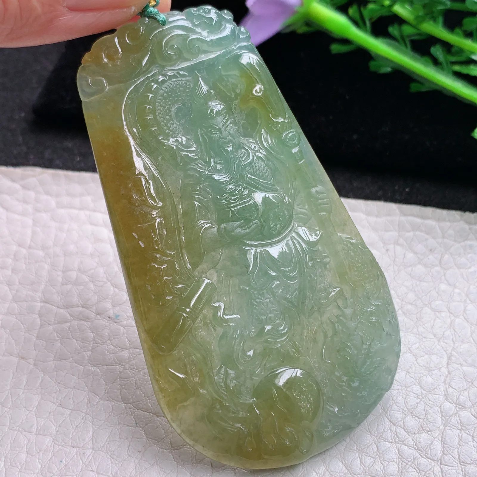 yn实拍74.8*43*5.8缅甸翡翠a货精雕黄加绿御龙关公 玉关公玉吊坠 玉挂件