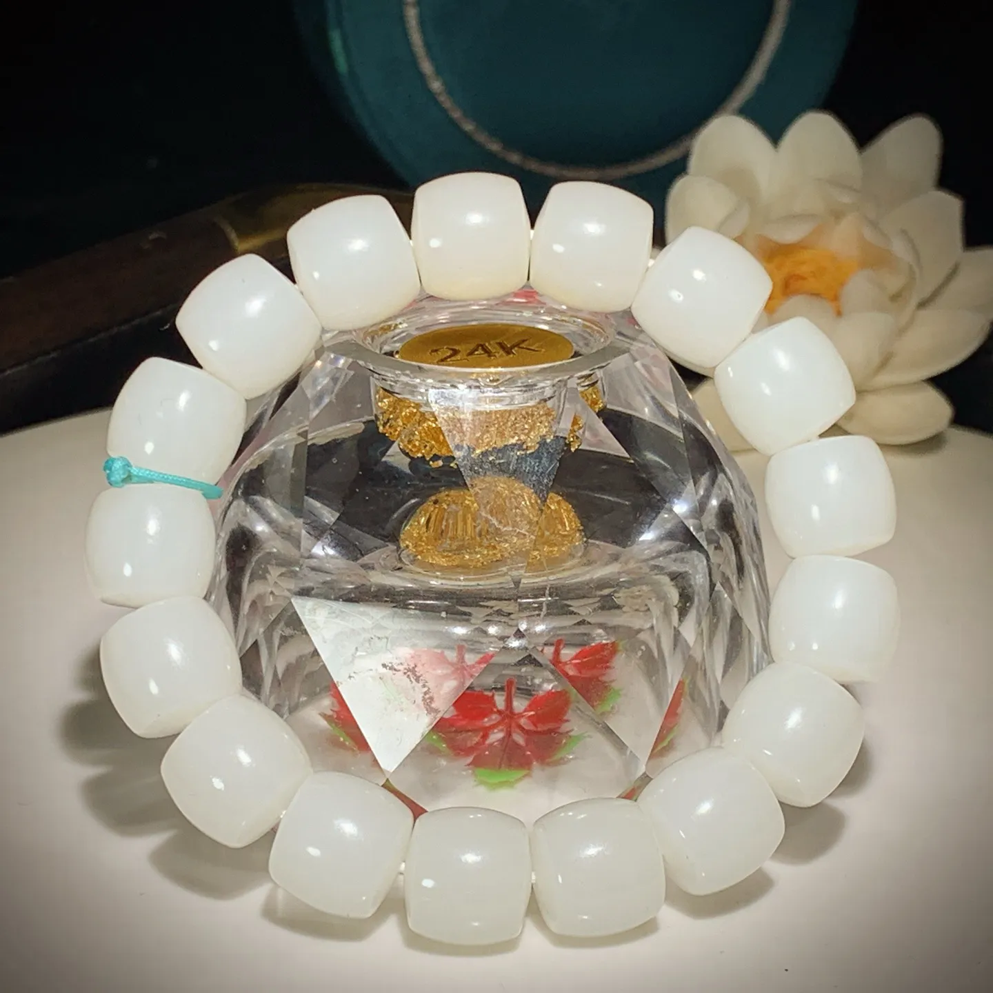 新疆和田玉羊脂白直切老型珠手串。单颗尺寸12/13！玉质细腻油润。手推出油。佩戴高端典雅。lt251