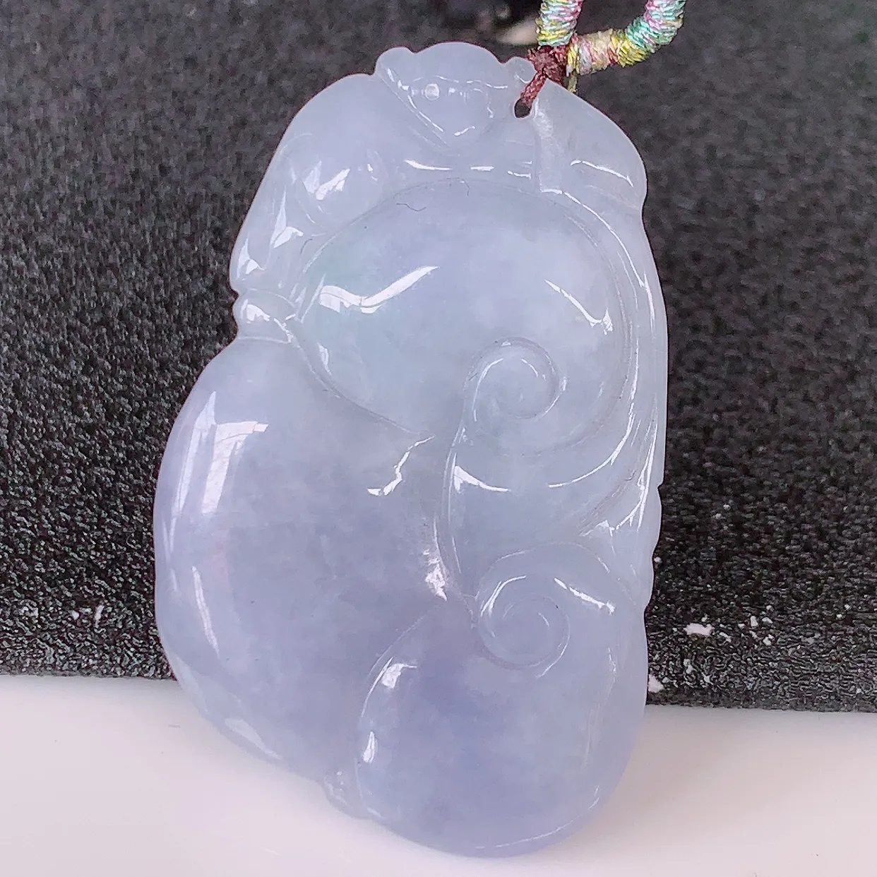 自然光实拍，冰润紫罗兰翡翠如意吊坠，上身效果非常美，饱满大气，工艺美，万事如意，如意一生，#57.9