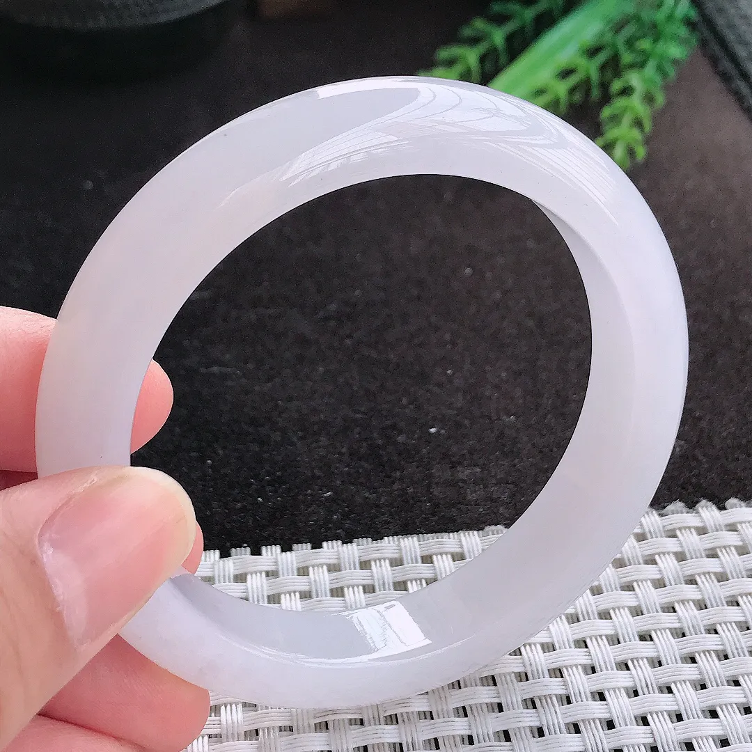 天然A货翡翠56.8/12.2/8.8老坑冰润水灵月光白手镯宽边玉镯