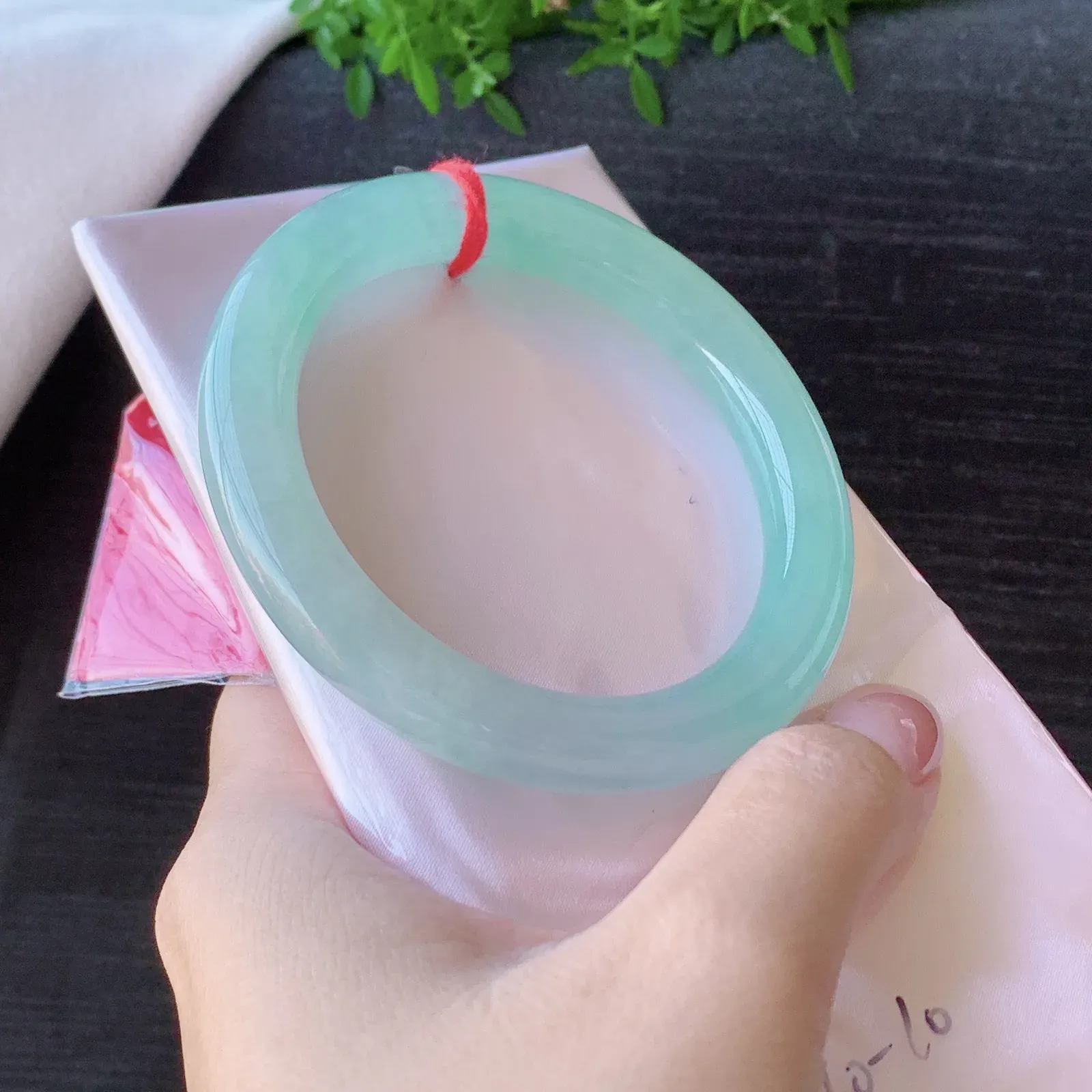 56圈口冰晴水圆条手镯，底色漂亮，冰清玉洁，卡56-10-10