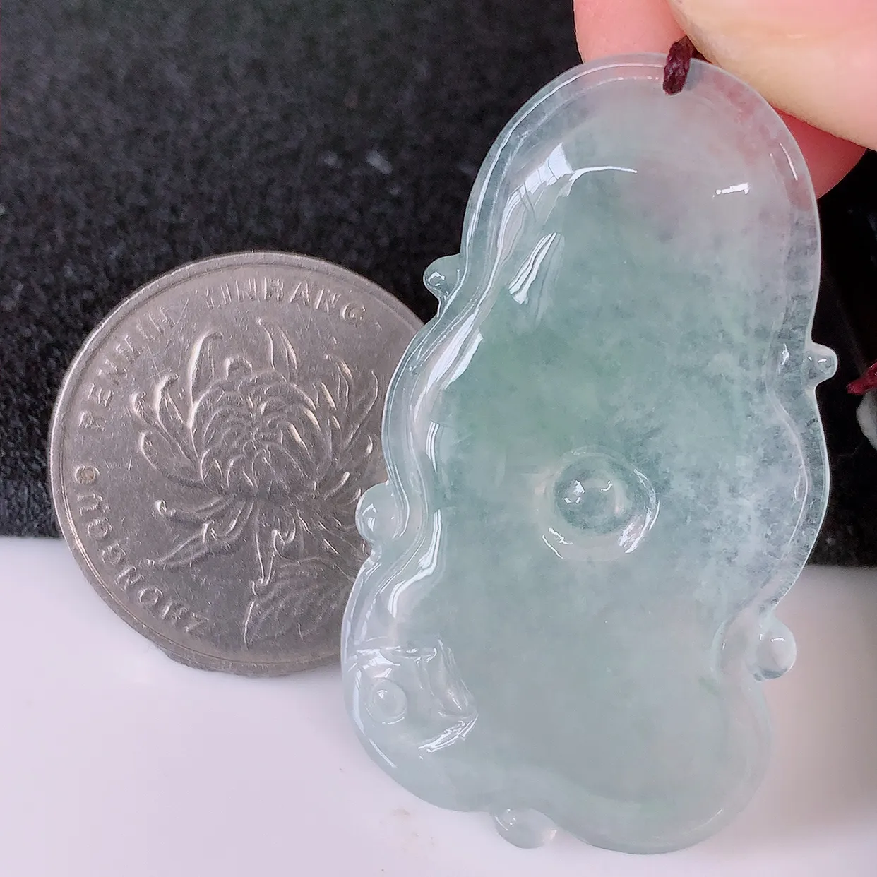 自然光实拍，冰种翡翠荷叶鱼、和和美美玉坠，财源广进，自然隐逸、荷本是素不着尘之物，有和美之寓意。#41.9