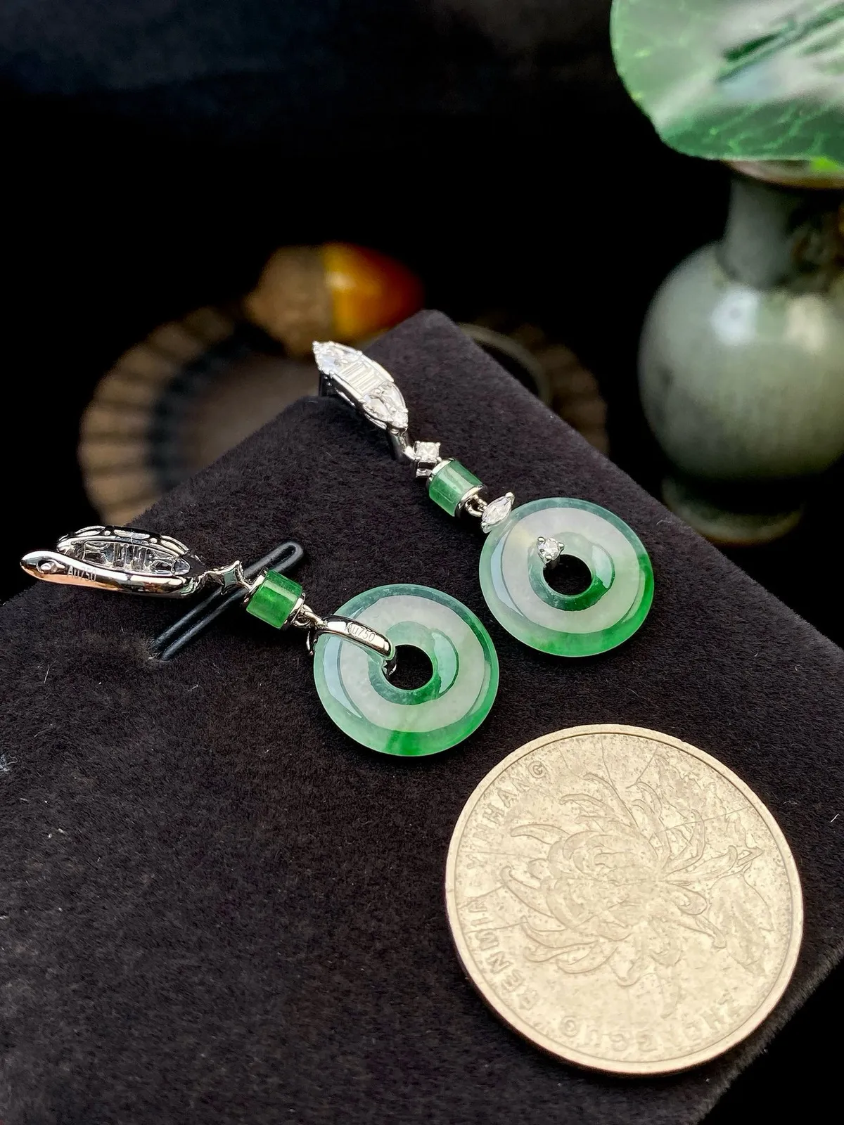【冰种飘绿耳坠】甜甜圈，质地细腻，冰感十足，通透闪亮，18k金钻镶嵌，裸石尺寸14*2.7毫米