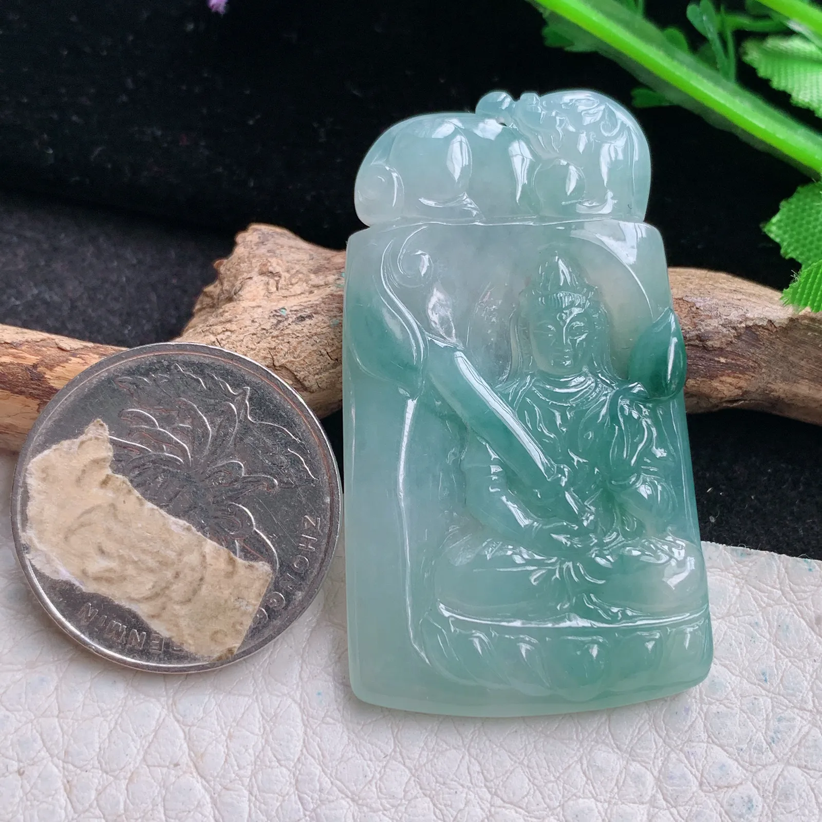 yn实拍48*27*4.4缅甸翡翠a货精雕冰飘蓝花虚空藏菩萨玉吊坠 玉挂件