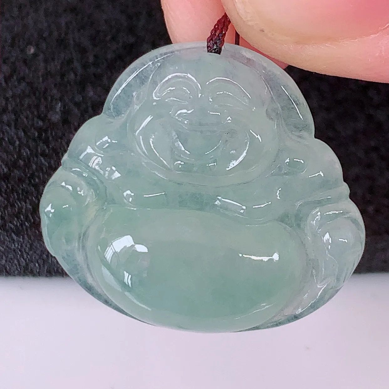 自然光实拍，冰种淡绿翡翠佛公吊坠，翡翠保平安佛公吊坠，玉质莹润，佩戴佳品，#57.9
