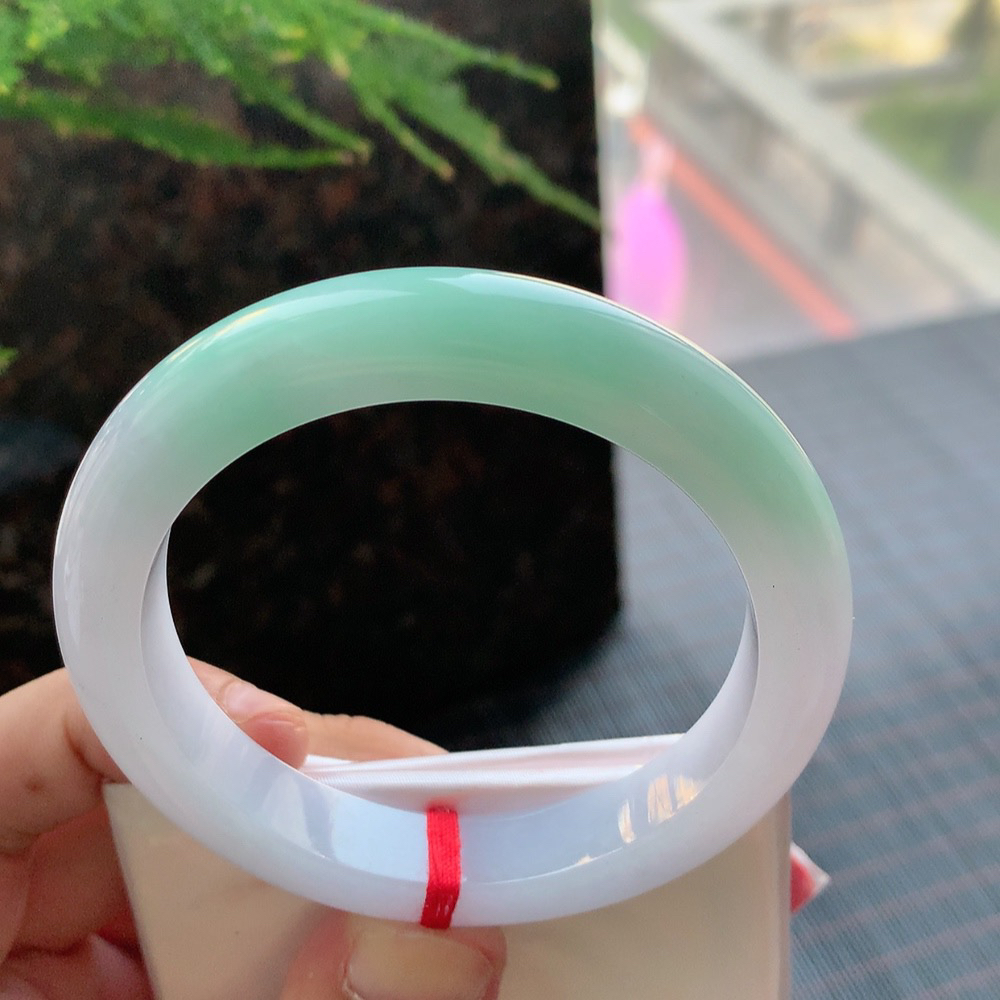 正圈冰糯春彩 无瑕 尺寸:56.1/11.4/8.9 色好