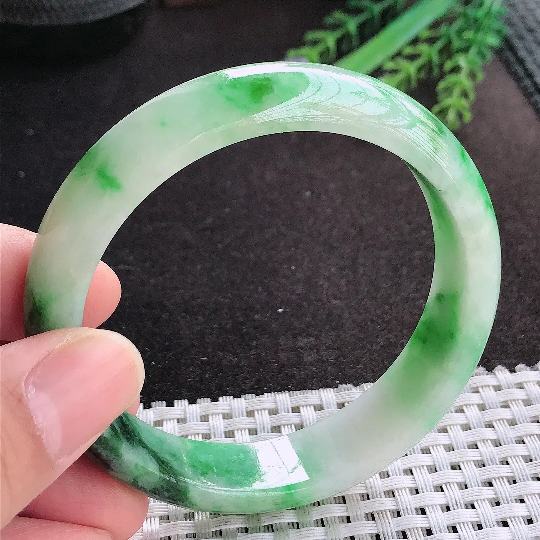 天然A货翡翠58/14/7.5老坑精美温润特色飘花飘绿手镯宽边玉镯