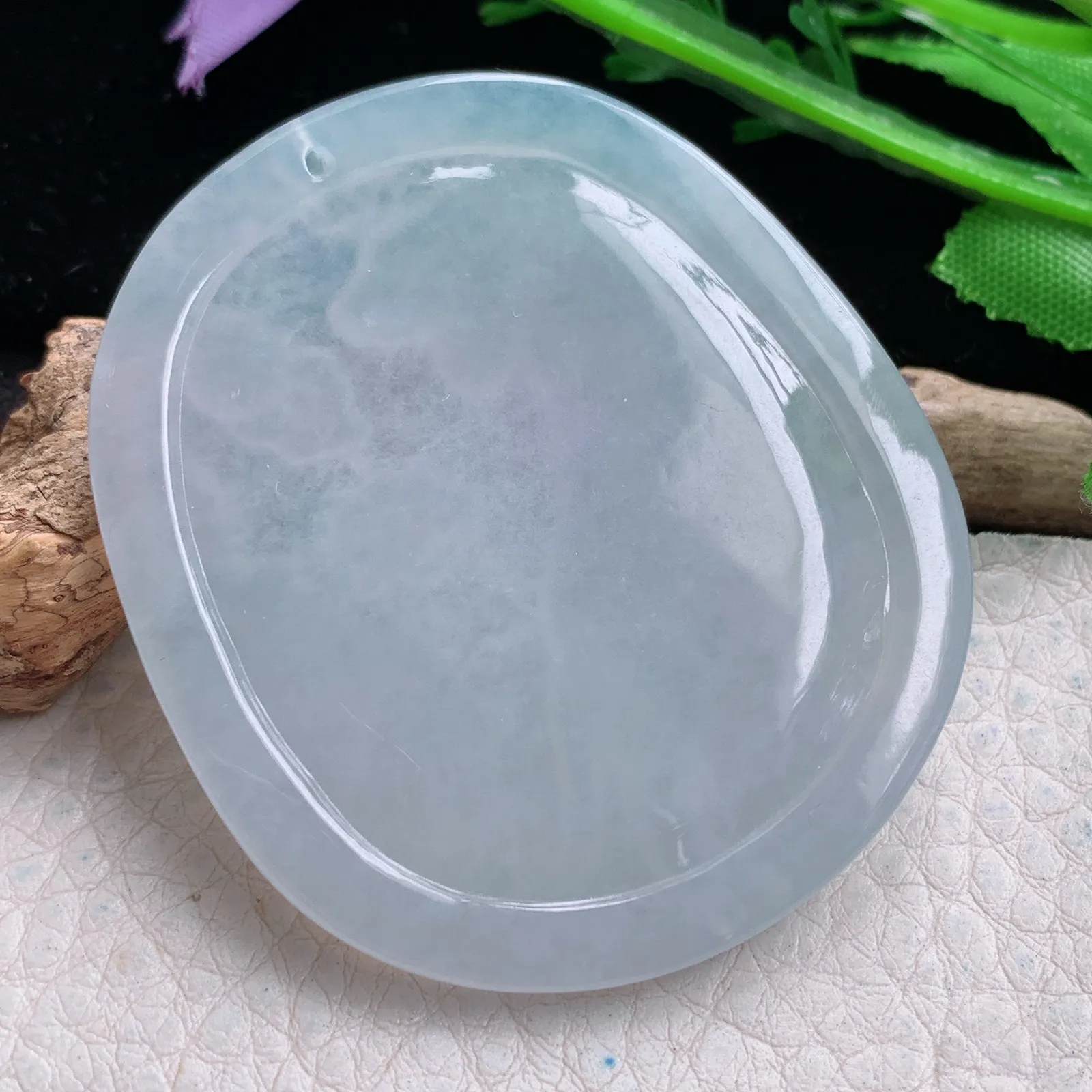 yn实拍54*47*4.8缅甸翡翠a货精雕白月光上山虎 生肖虎玉吊坠 玉挂件