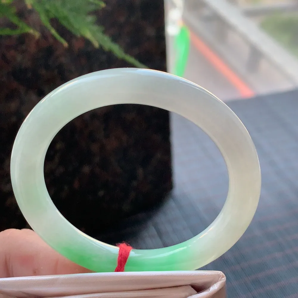 圆条冰阳绿 无瑕 尺寸:53.5/9.1 色好