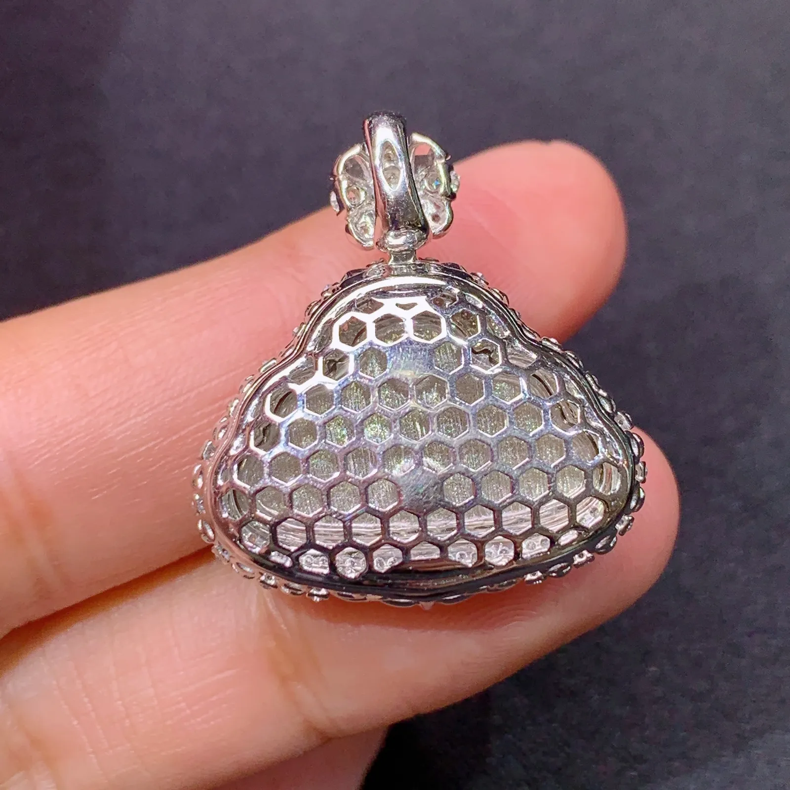 冰黄翡笑佛吊坠，18k金镶嵌，色泽鲜艳靓丽，水色超佳，尺寸26.7*24.2*10.7