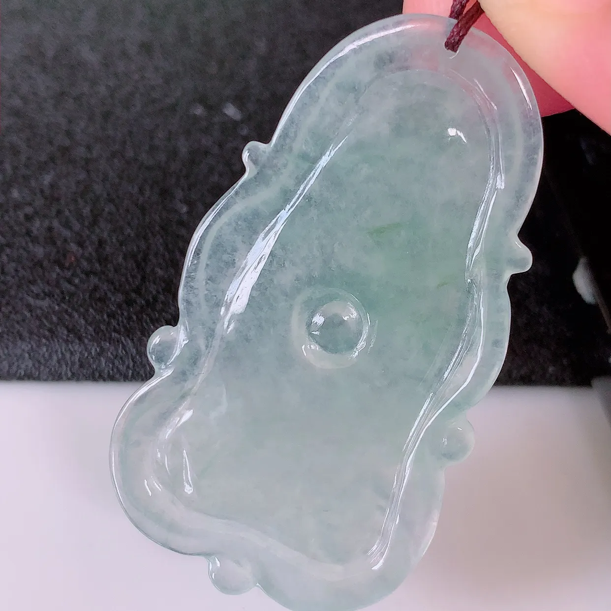 自然光实拍，冰种翡翠荷叶鱼、和和美美玉坠，财源广进，自然隐逸、荷本是素不着尘之物，有和美之寓意。#41.9