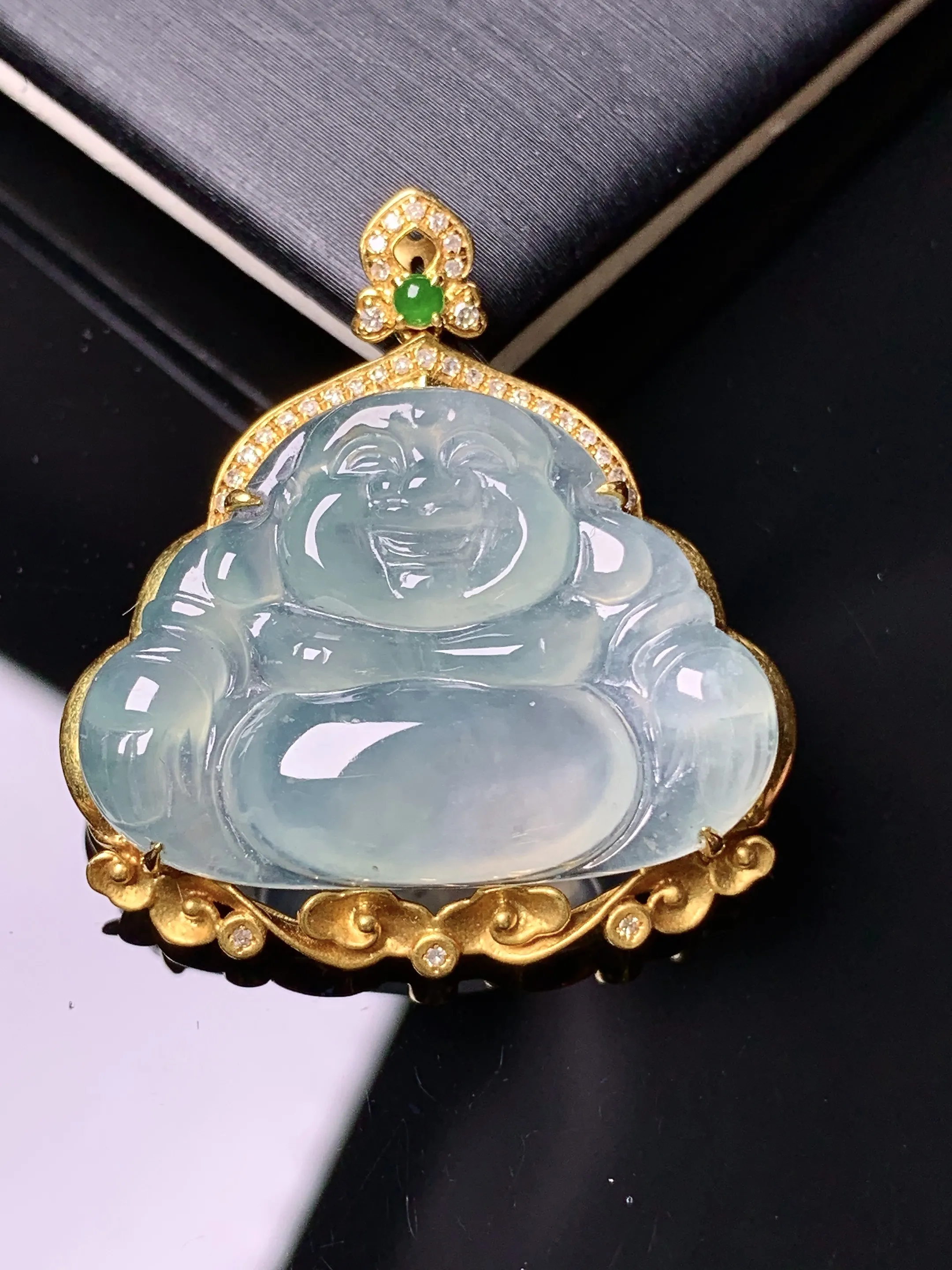 18k金钻镶嵌冰种佛公吊坠 玉质细腻 水润亮眼 色泽艳丽 整体尺寸32*29.5*7