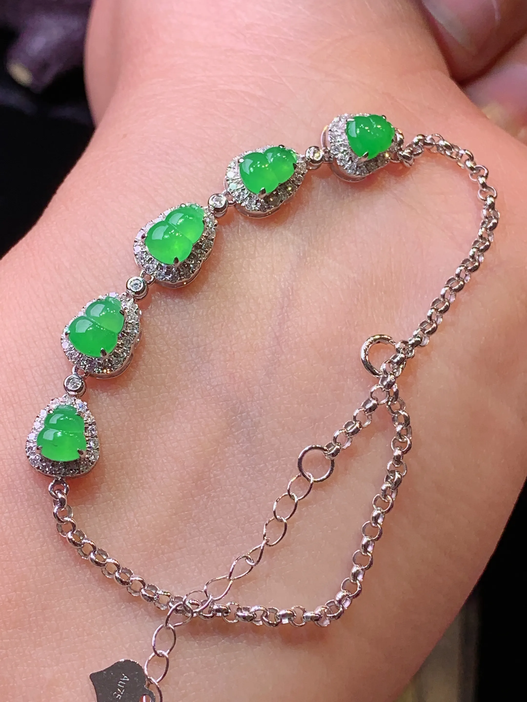 18k金钻镶嵌满绿葫芦手链 玉质细腻 水润亮眼 色泽艳丽 整体尺寸48.8*6.5*5