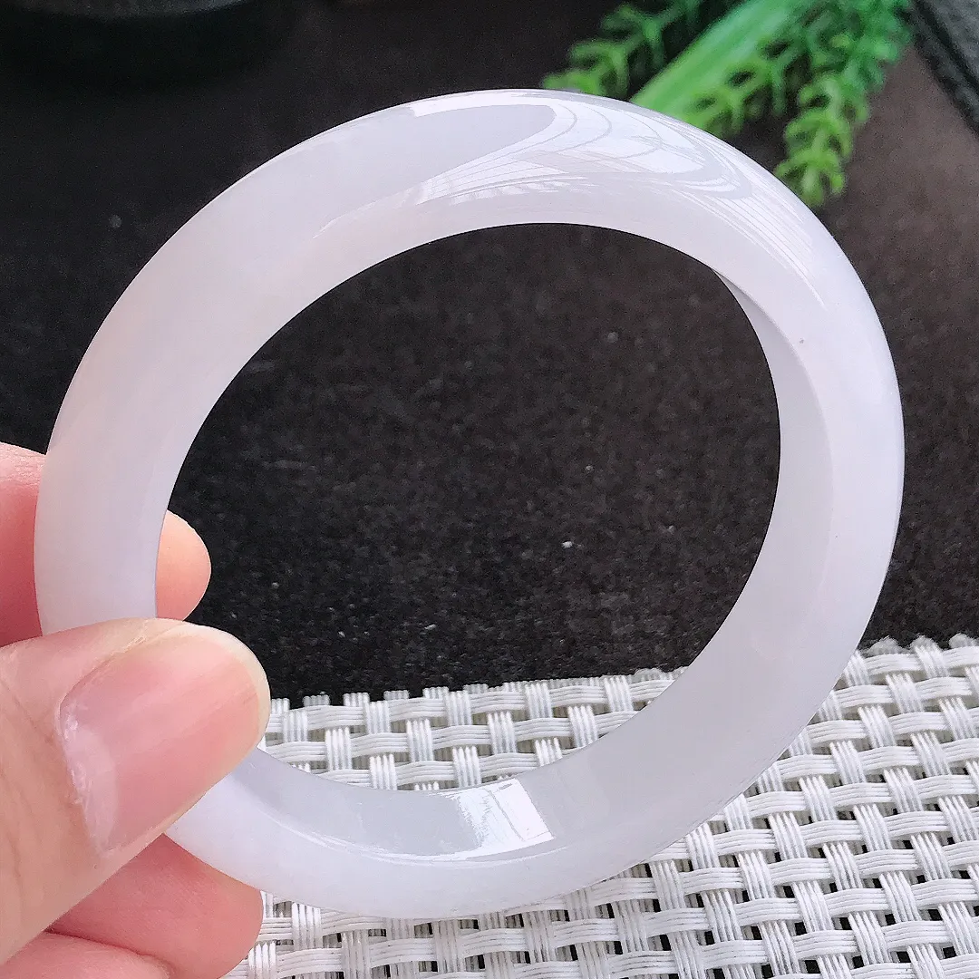 天然A货翡翠56.8/12.2/8.8老坑冰润水灵月光白手镯宽边玉镯