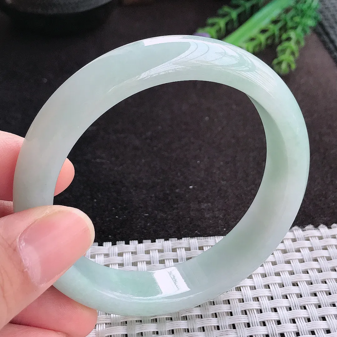 天然A货翡翠59.8/14.3/8.4老坑秀气温润天空蓝手镯宽边玉镯