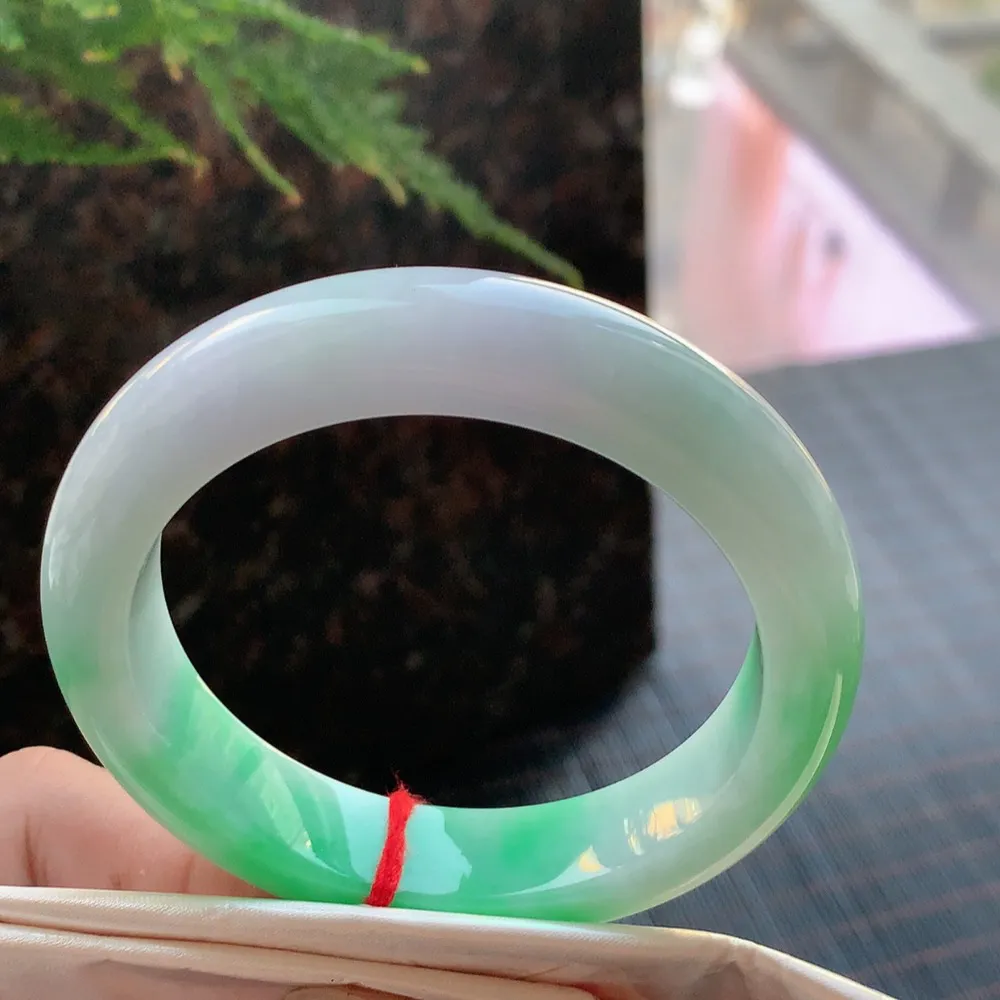 正圈一大节阳绿 无瑕 尺寸:57.2/13.3/9.2 色好