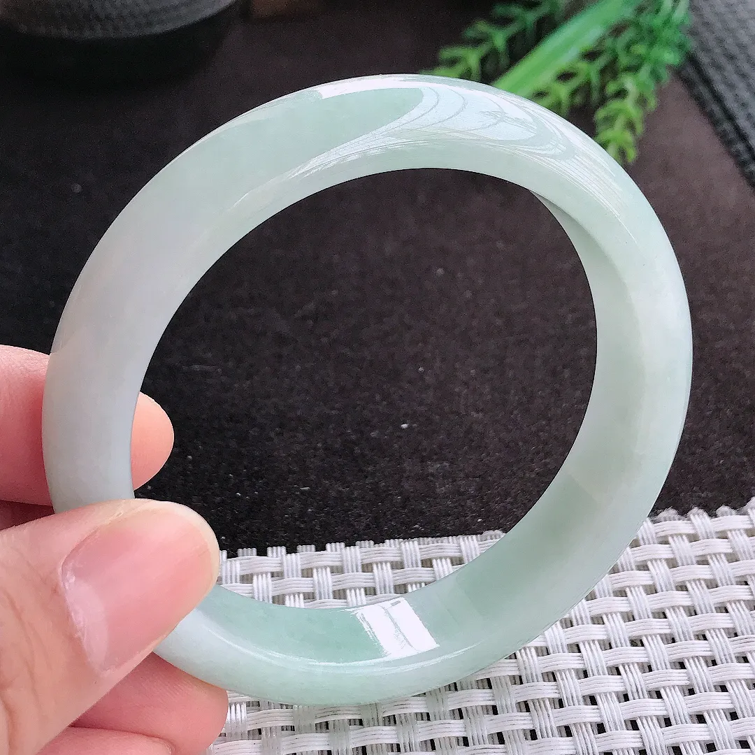 天然A货翡翠59.8/14.3/8.4老坑秀气温润天空蓝手镯宽边玉镯