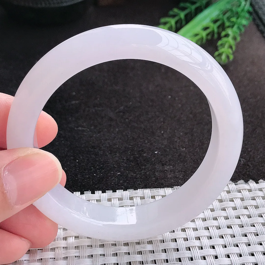 天然A货翡翠56.8/12.2/8.8老坑冰润水灵月光白手镯宽边玉镯