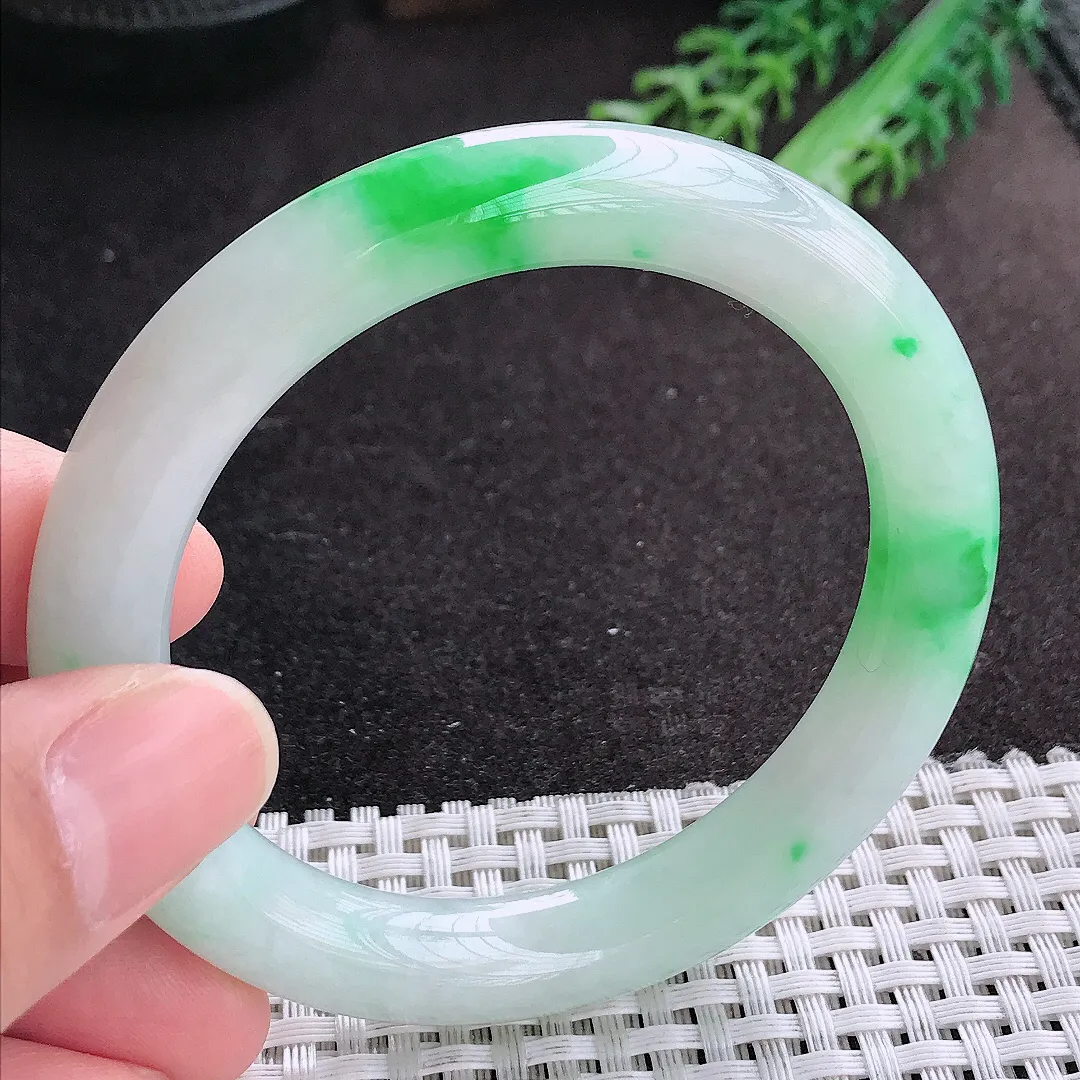 天然A货翡翠54.5/10.1/9.6老坑精美冰润飘阳绿圆条手镯翡翠玉镯