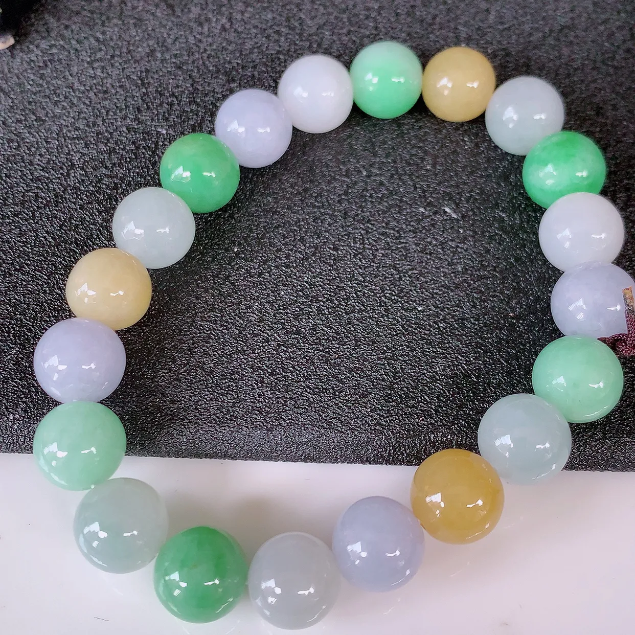 自然光实拍，冰润多宝翡翠手链，多彩翡翠手串，颜色丰富，料子细腻，高档大气，自戴送礼佳品！#46.9取一尺寸9.5mm
