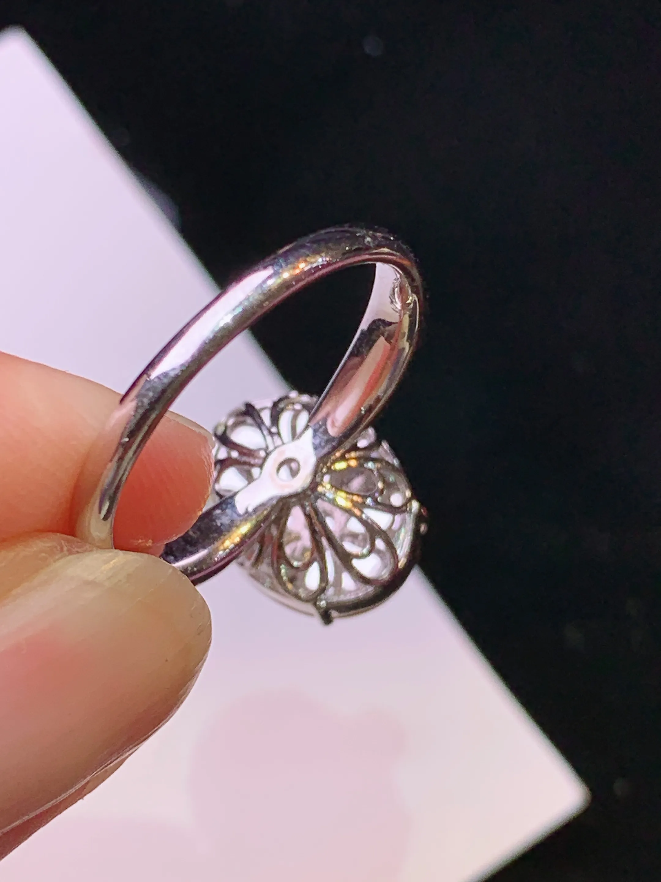 18k金钻镶嵌黄翡蛋面吊坠 玉质细腻 水润亮眼 色泽艳丽 圈口13 整体尺寸12*9.6*5.5