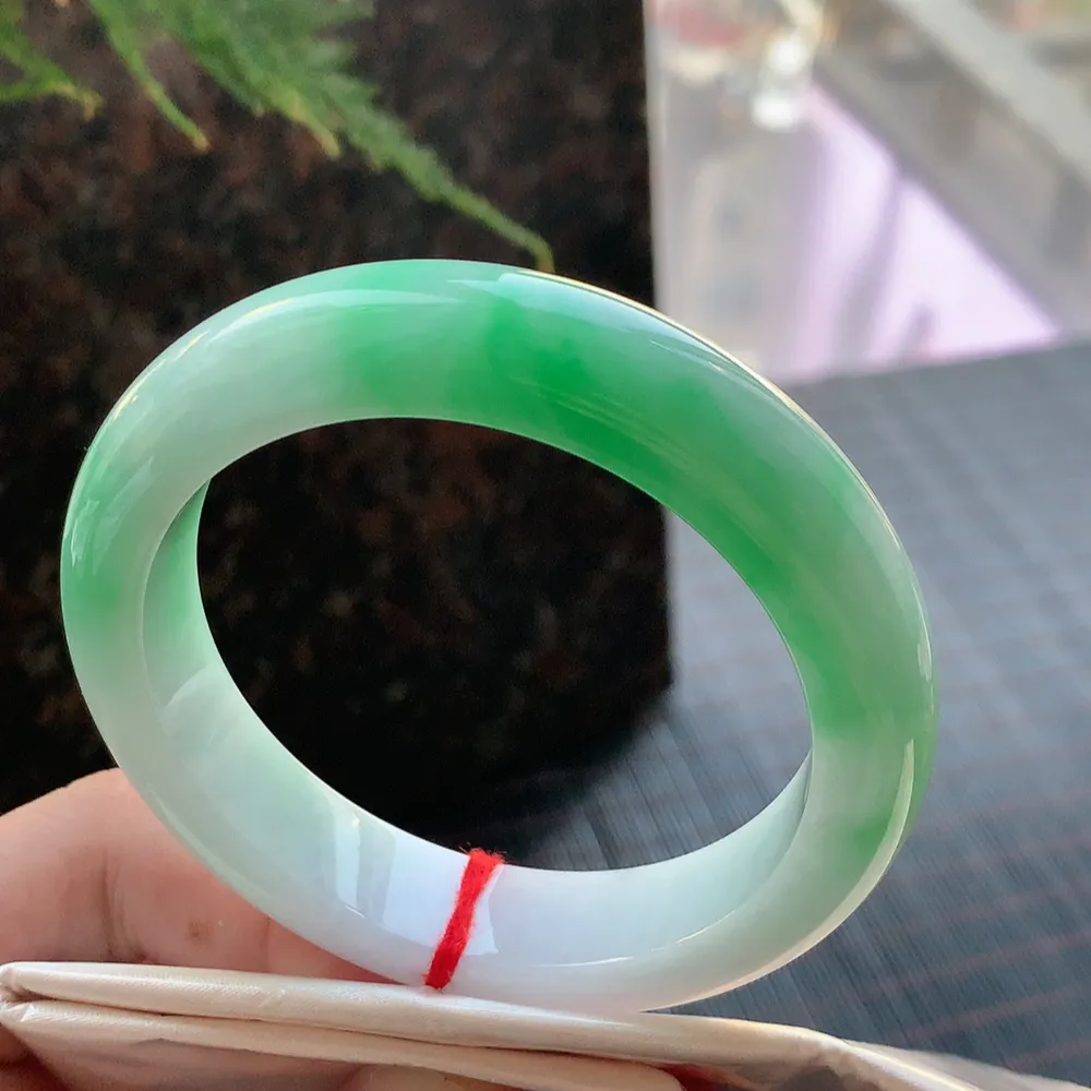 正圈一大节阳绿 无瑕 尺寸:57.2/13.3/9.2 色好